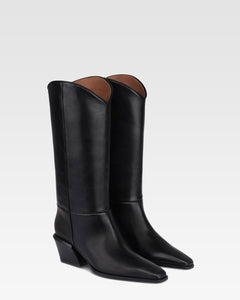 Boots in black calf leather