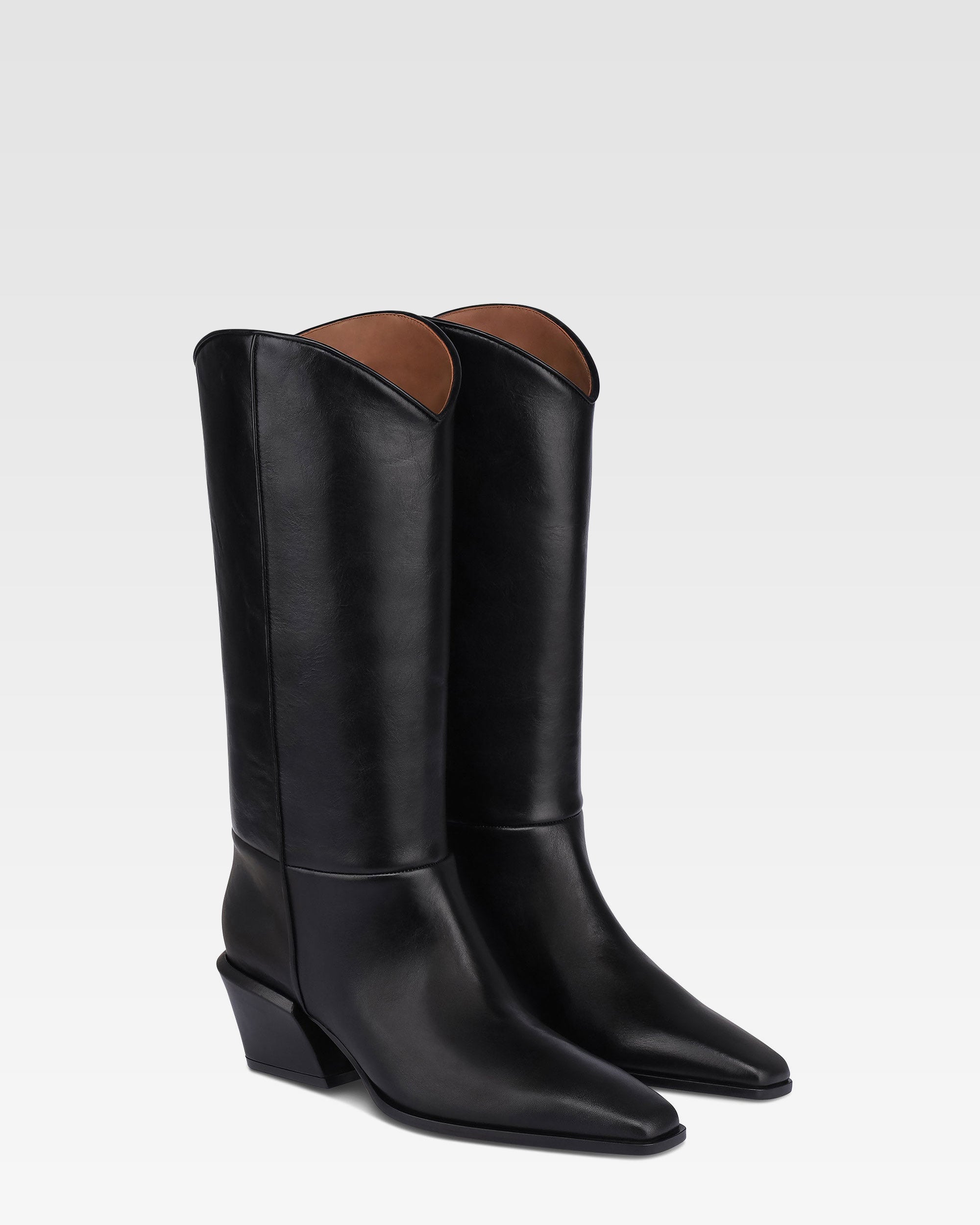 Boots in black calf leather