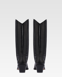 Boots in black calf leather
