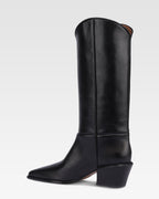 Boots in black calf leather