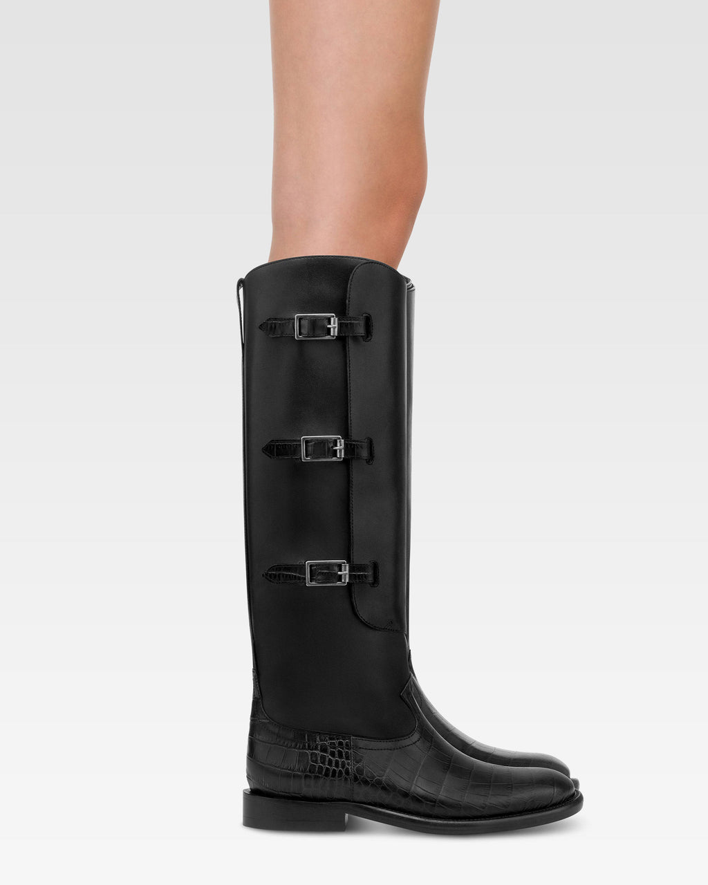 Stiefel aus schwarzem Kalbsleder mit Details mit Kroko-Pragung