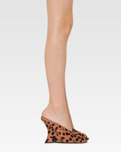 Open-toe sabots in caramel and dark brown printed cowhide