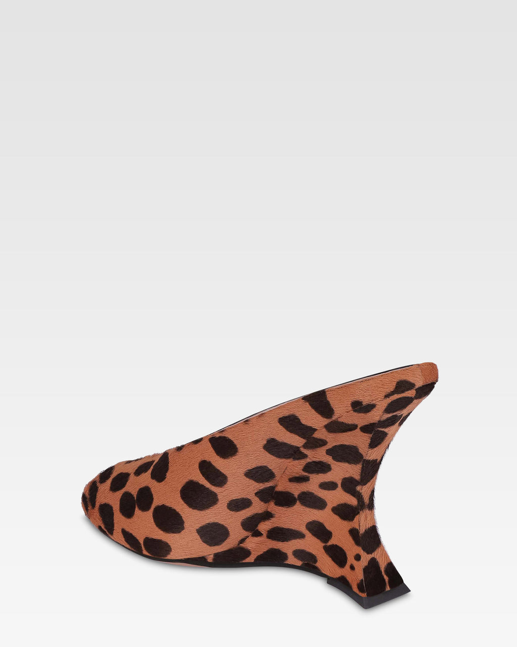 Open-toe sabots in caramel and dark brown printed cowhide