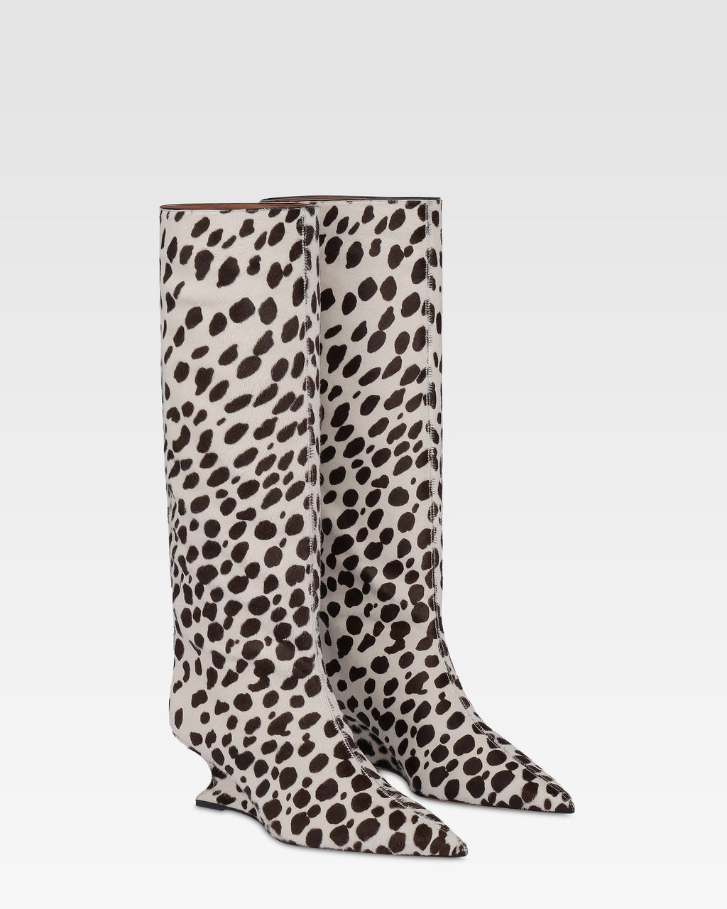 Boots in white and dark brown printed cowhide