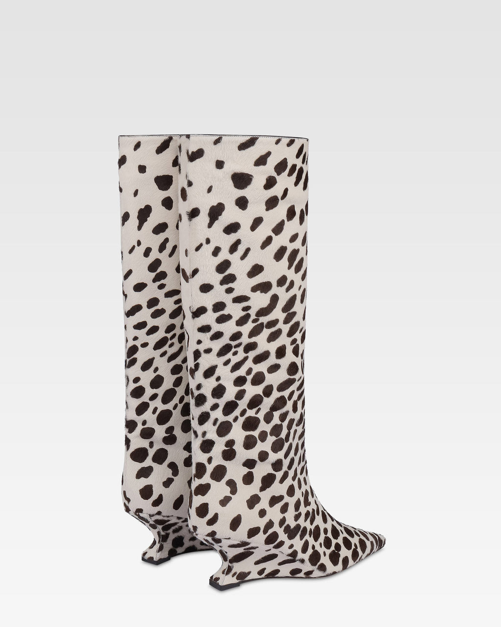 Boots in white and dark brown printed cowhide