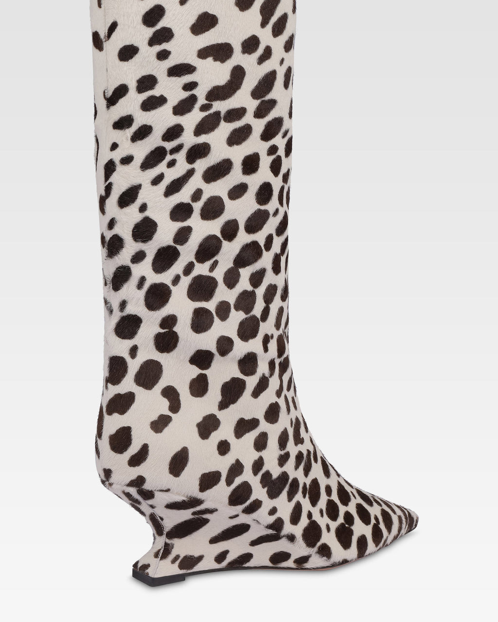 Boots in white and dark brown printed cowhide