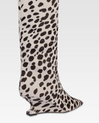 Boots in white and dark brown printed cowhide