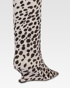 Boots in white and dark brown printed cowhide