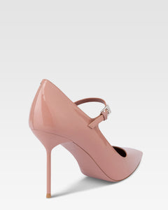 Pumps in dark phard patent leather