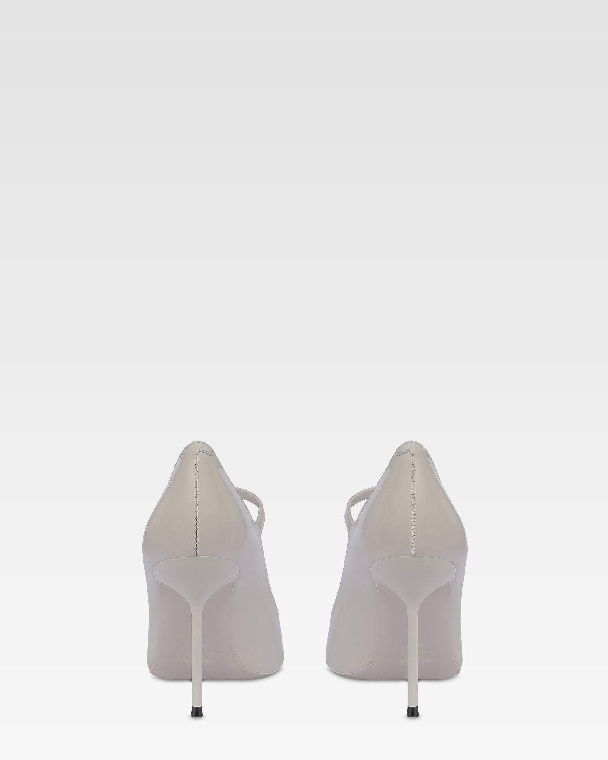 Pumps in grey patent leather