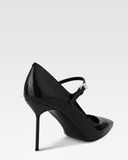 Pumps in black patent leather