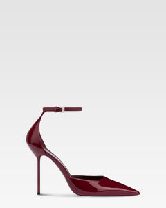 Ankle-strap pumps in rouge noir patent leather