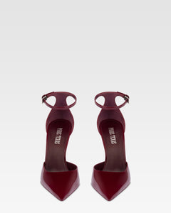 Ankle-strap pumps in rouge noir patent leather