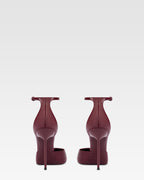 Ankle-strap pumps in rouge noir patent leather