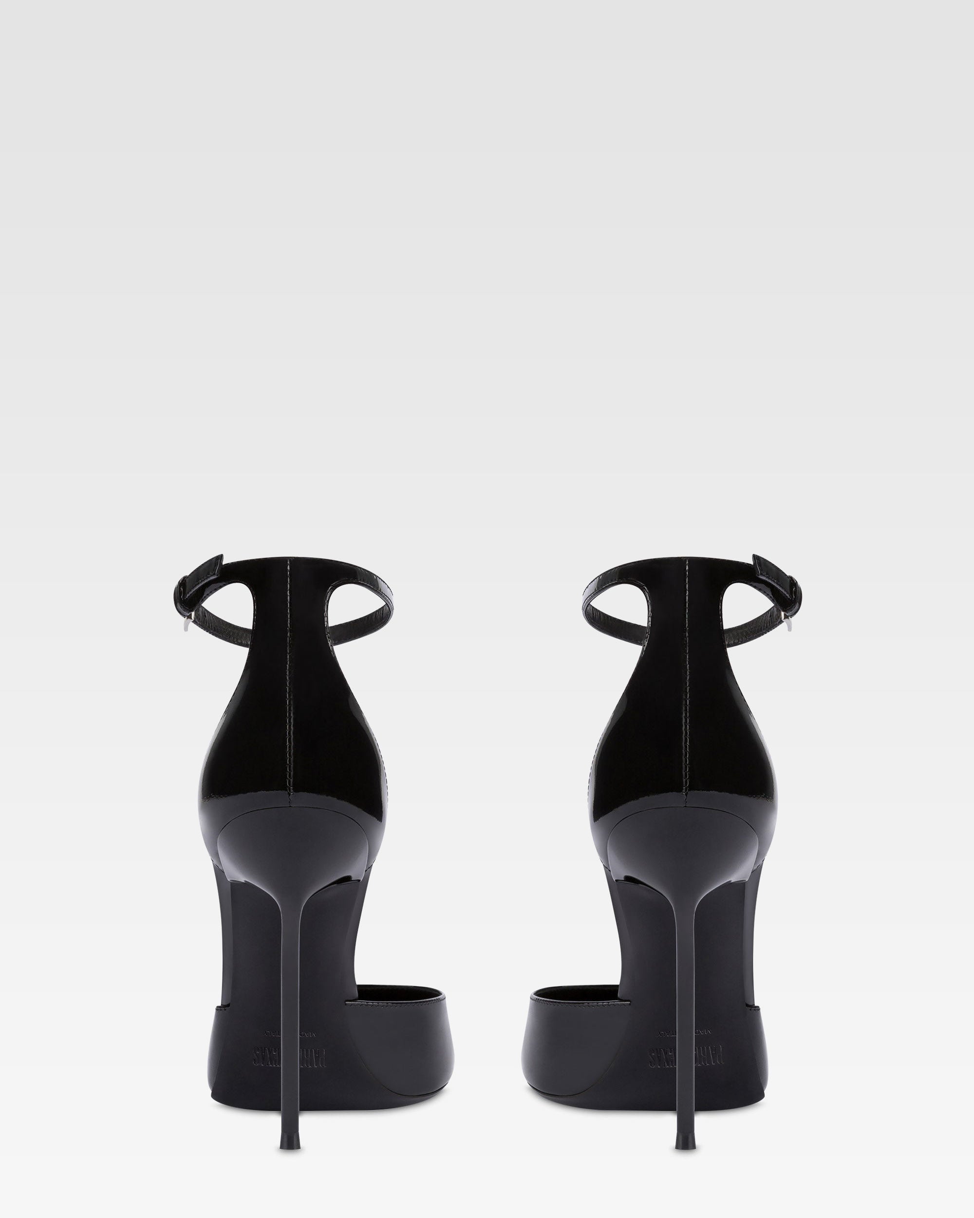 Patent leather pump