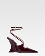 Ankle strap pumps in vernice rouge noir