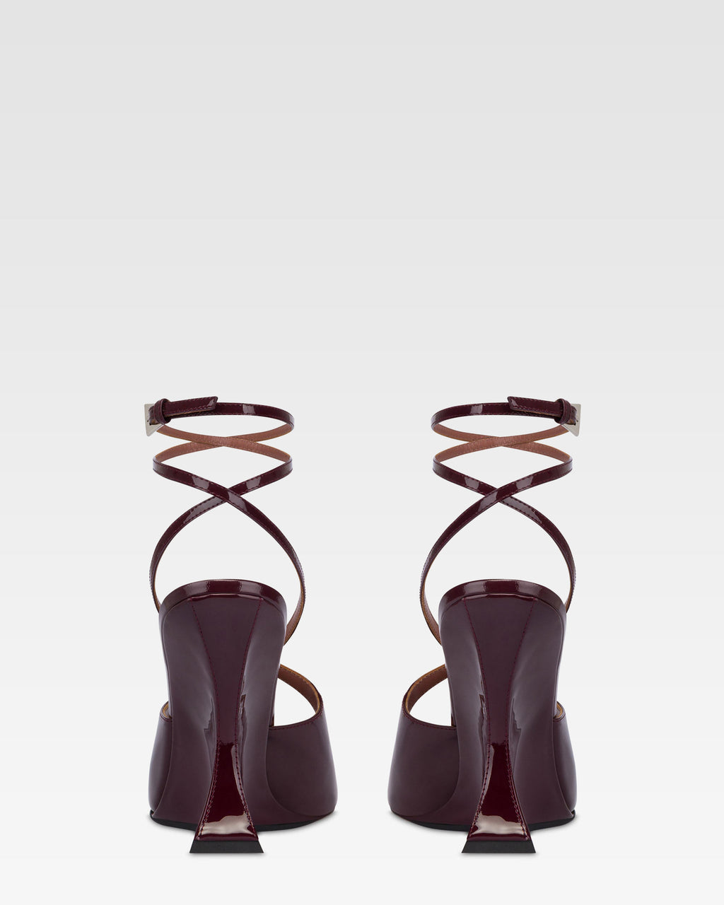 Ankle strap pumps in vernice rouge noir