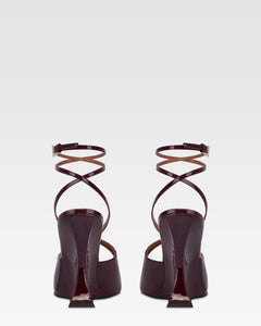 Ankle strap pumps in vernice rouge noir