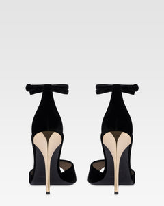 Sandals in black velvet with gold detailing.