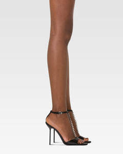 Sandali t-strap in raso nero con castoni ricamati