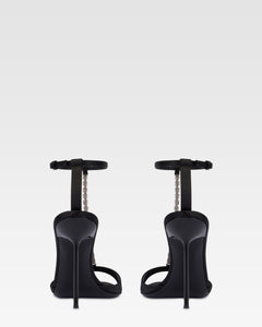 Sandali t-strap in raso nero con castoni ricamati