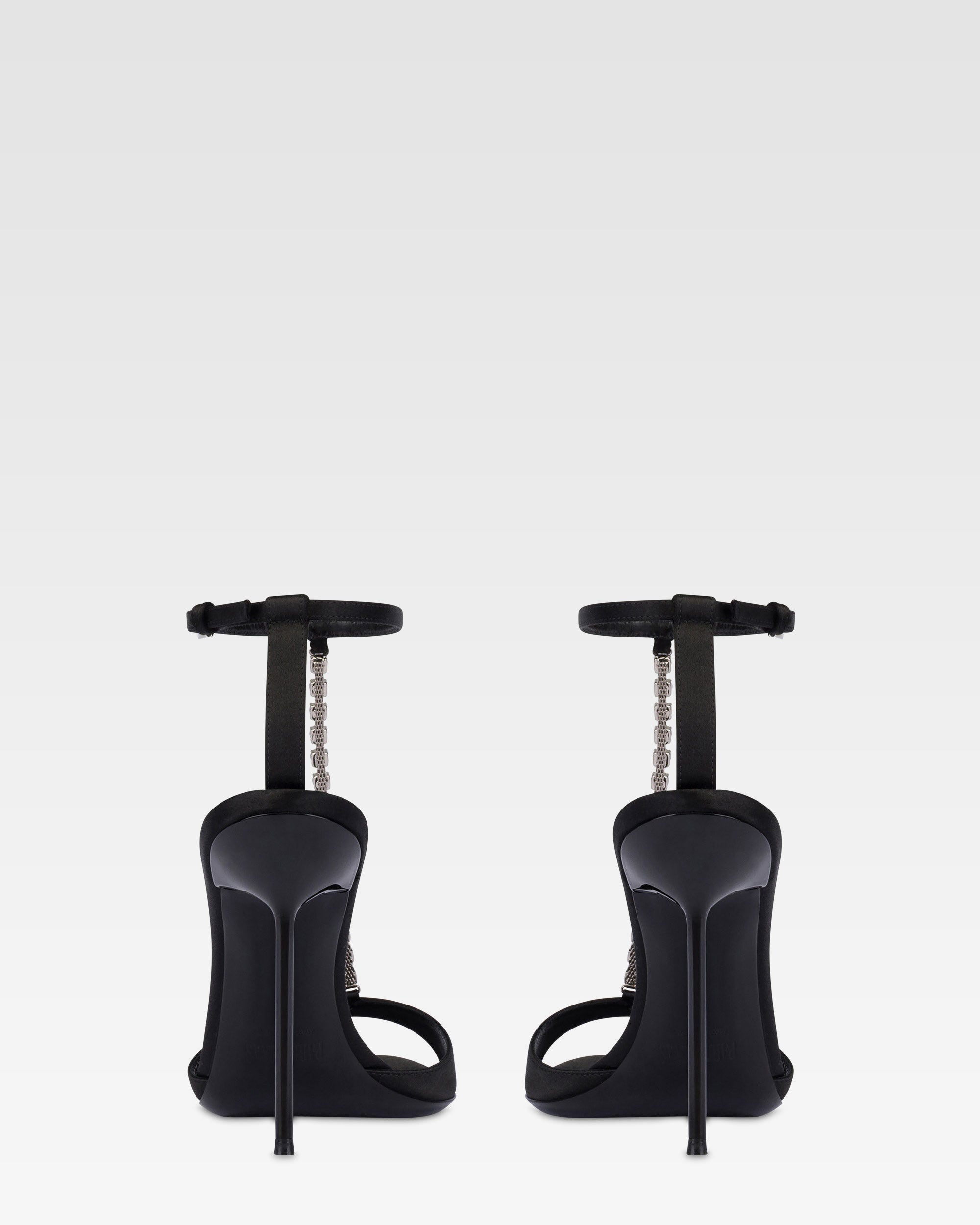 Sandali t-strap in raso nero con castoni ricamati