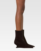 Ankle boots in ebony calf suede leather.