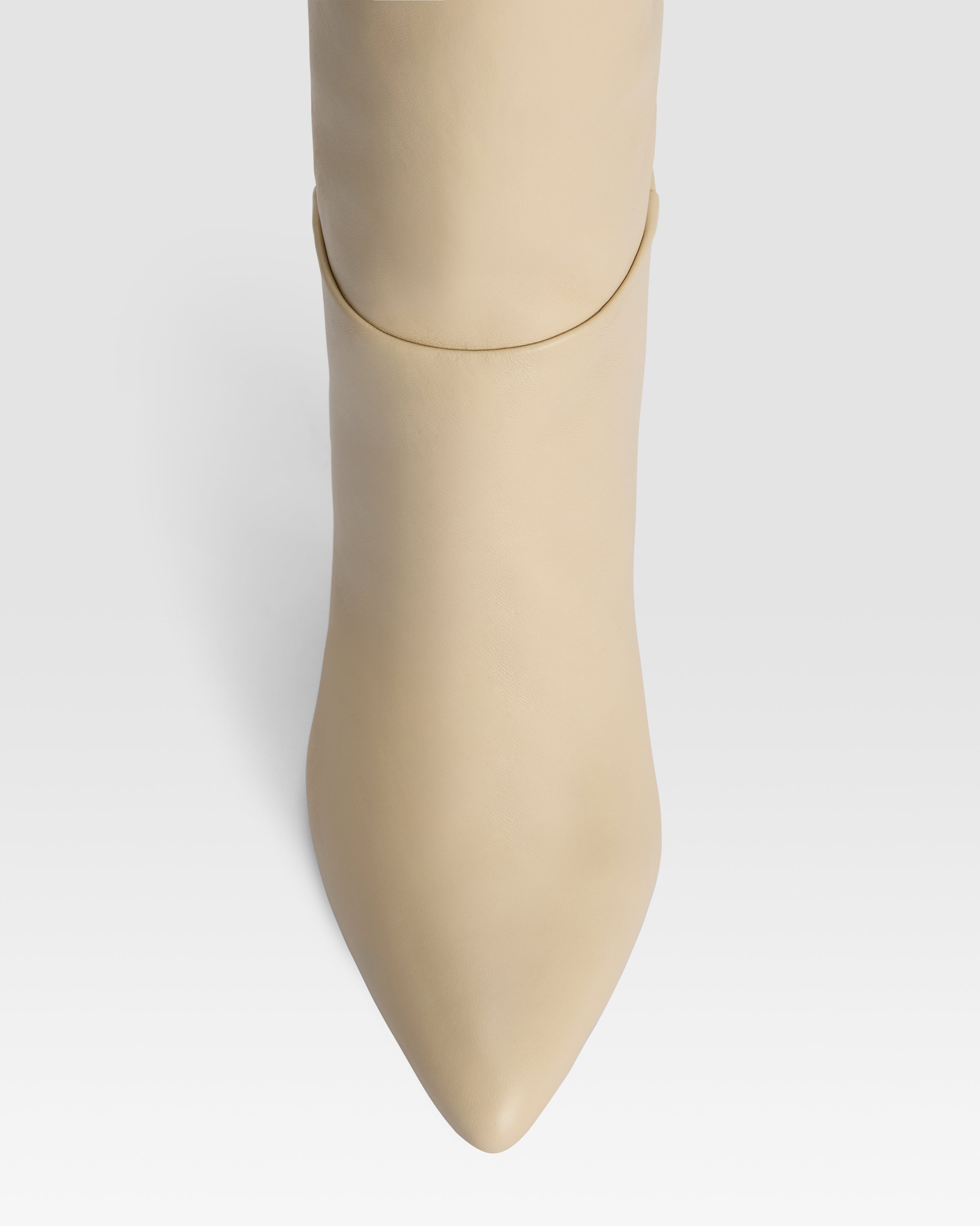 Botas de piel de color hueso