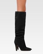 Boots in black calf suede leather.
