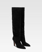 Boots in black calf suede leather.