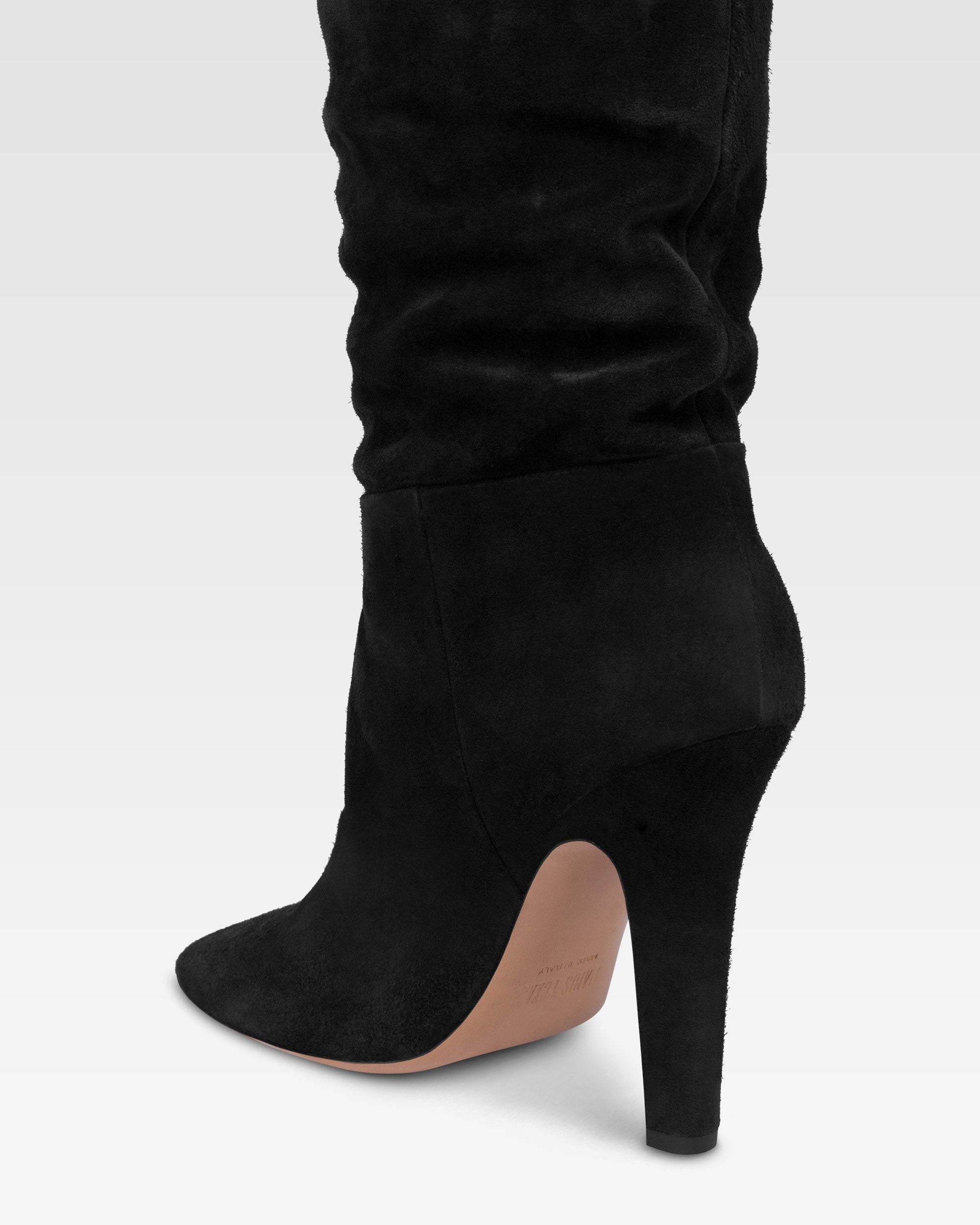 Boots in black calf suede leather.