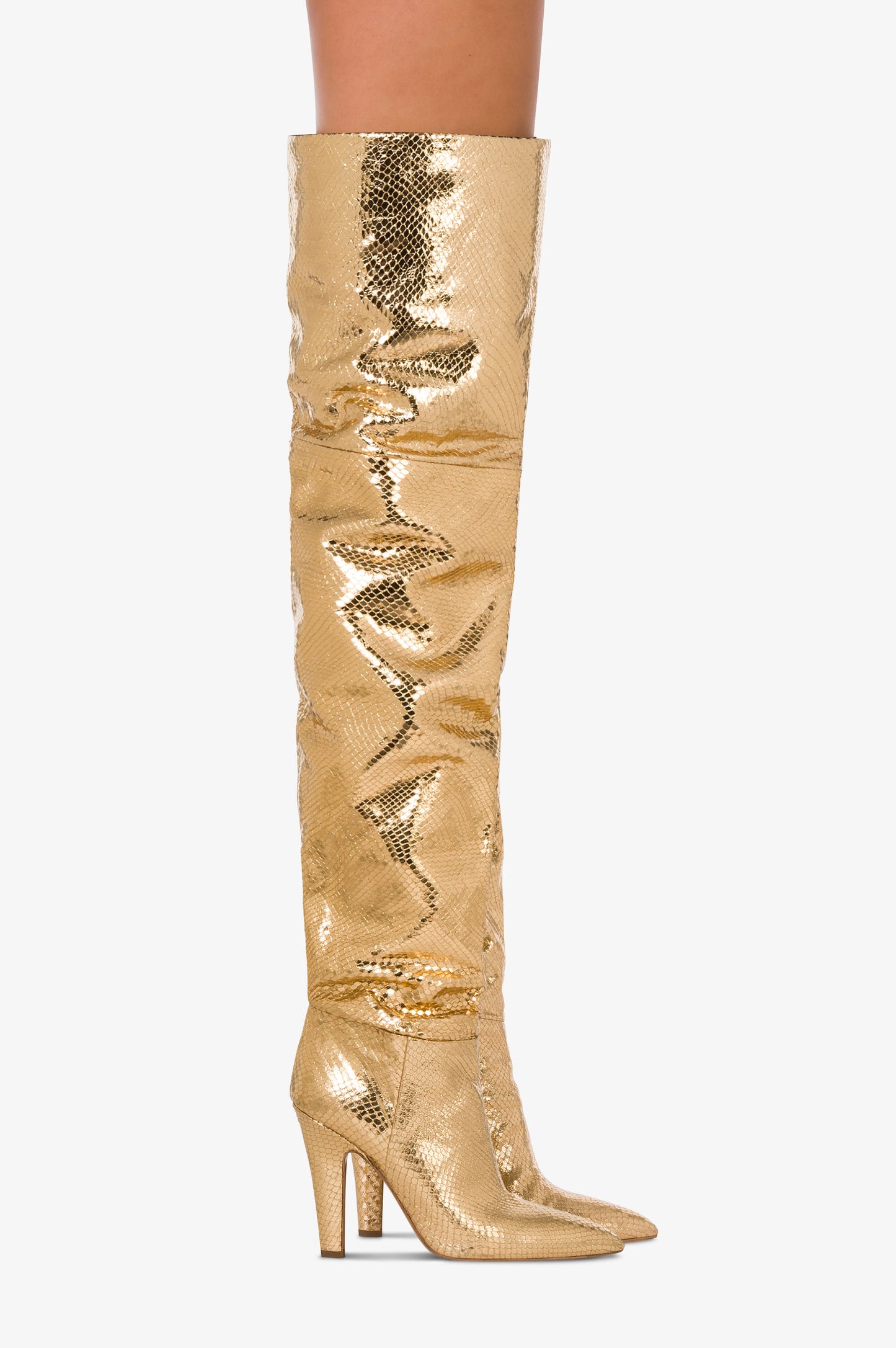 Kniehohe Stiefel aus goldfarbenem, bedrucktem Pythonleder mit Metallic-Effekt.