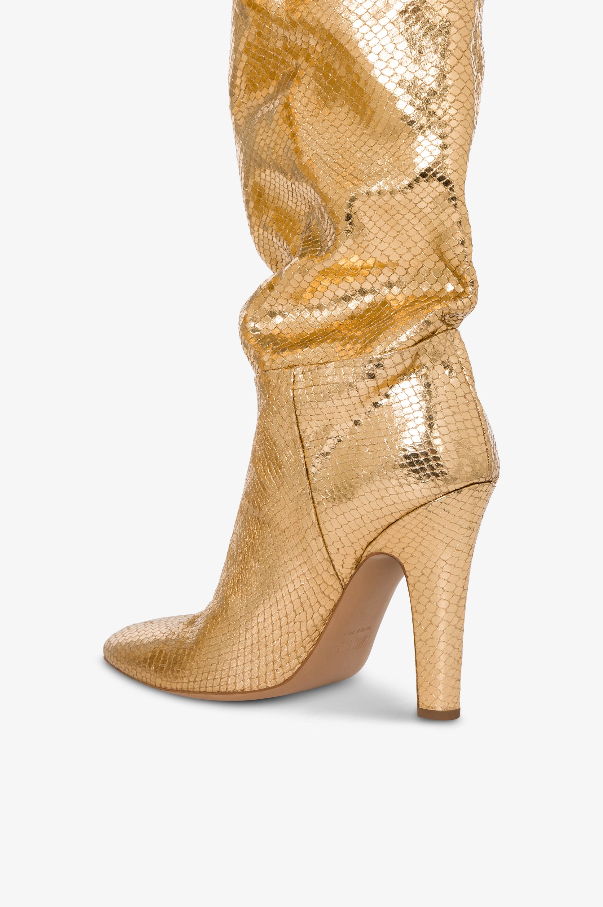 Kniehohe Stiefel aus goldfarbenem, bedrucktem Pythonleder mit Metallic-Effekt.