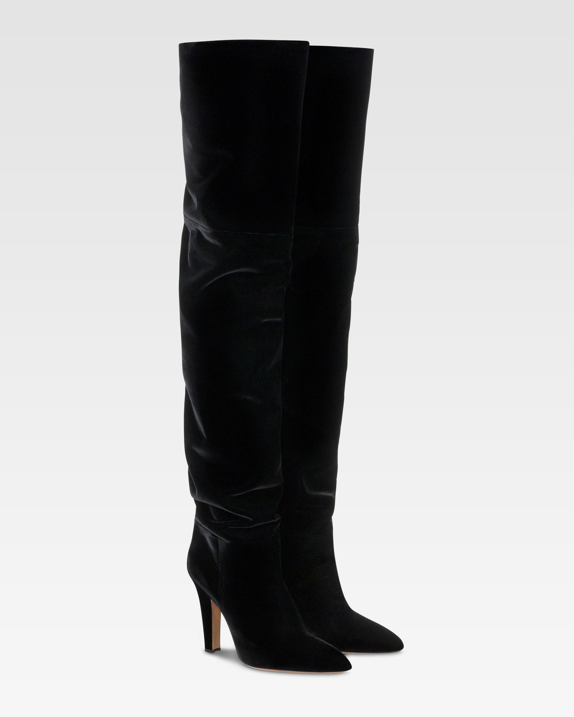 Over-the-knee boots in black velvet.