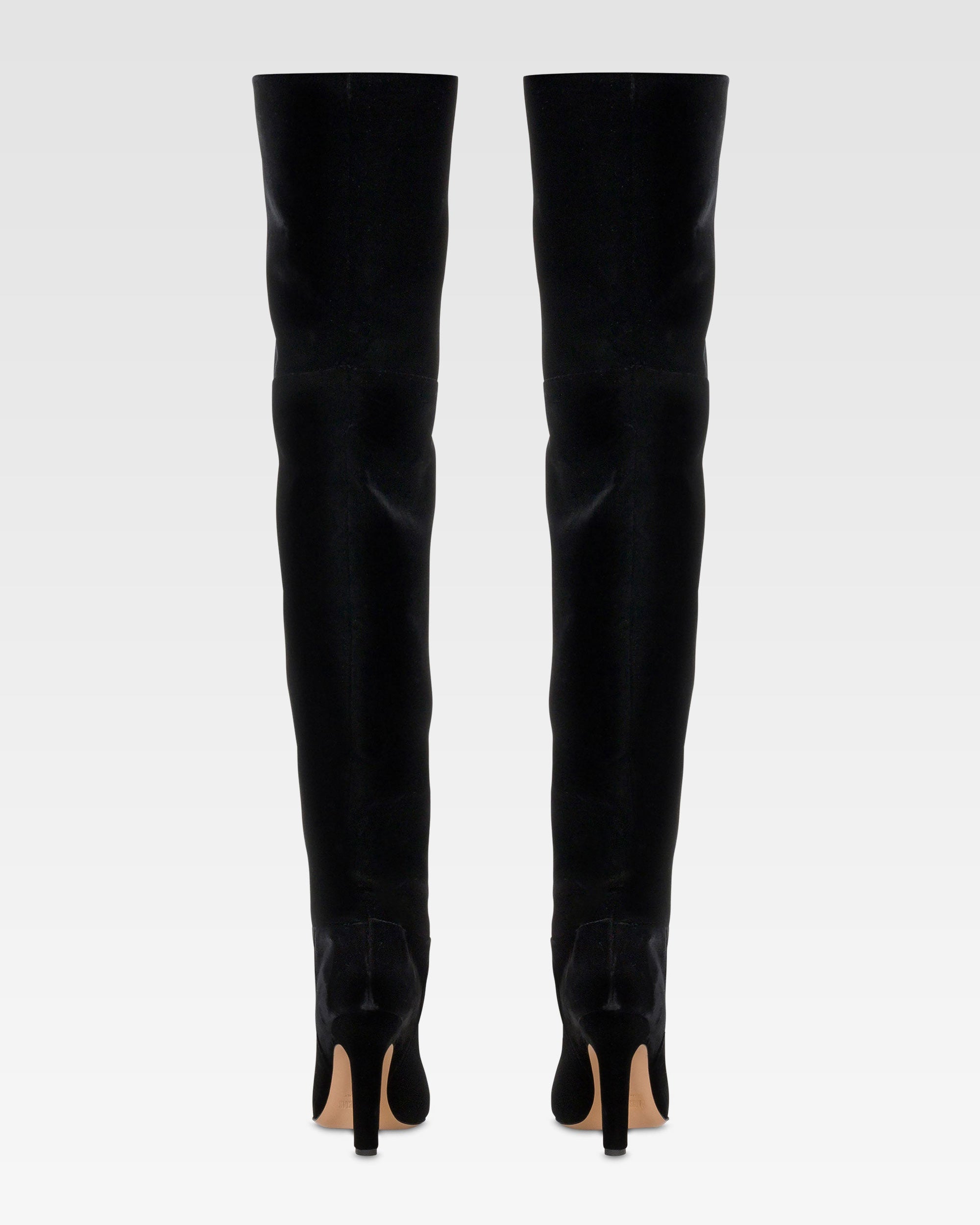 Over-the-knee boots in black velvet.
