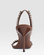 Sandalia slingback de crepe de saten con tachuelas bordadas