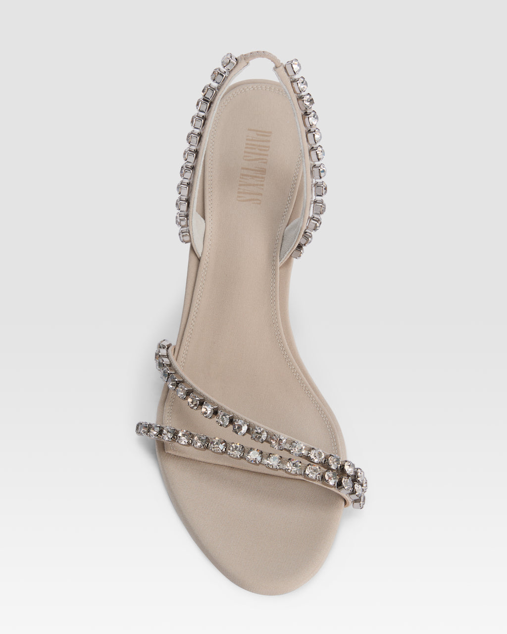Sandalia de crepe de saten con tachuelas bordadas