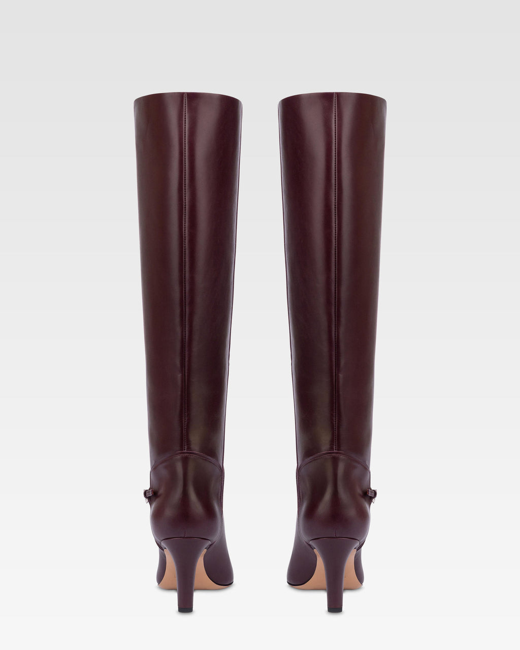 Boots in pinot noir calf leather.