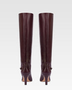 Boots in pinot noir calf leather.