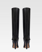 Boots in black calf leather.