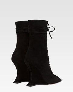 Ankle boots in black calf suede leather.