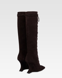 Boots in ebony calf suede leather.