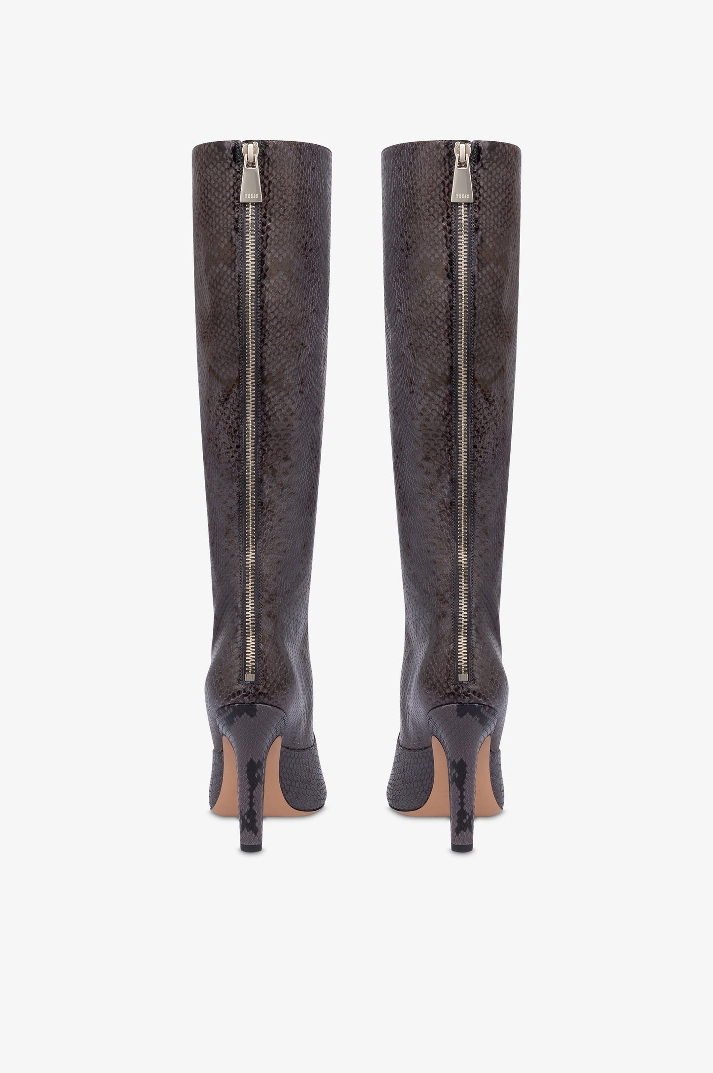 Botas de piel con estampado de serpiente de color ceniza.