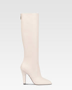 Boots in vanilla calf leather.