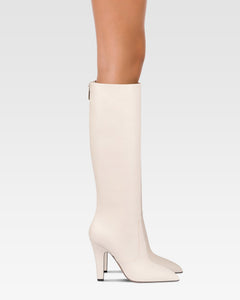 Boots in vanilla calf leather.