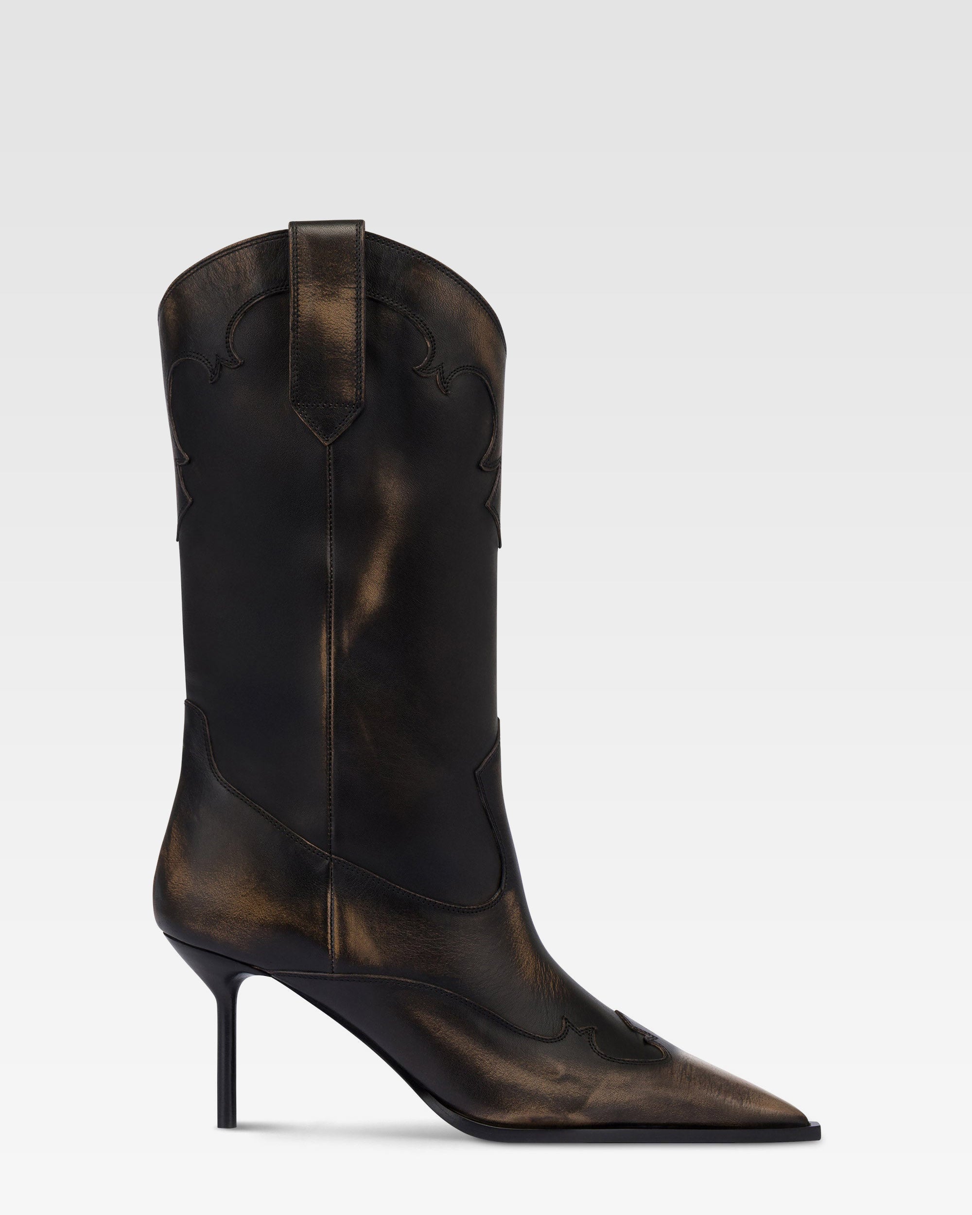 Boots in black brushed leather.