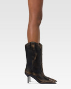 Botas de piel cepillada de color negro.