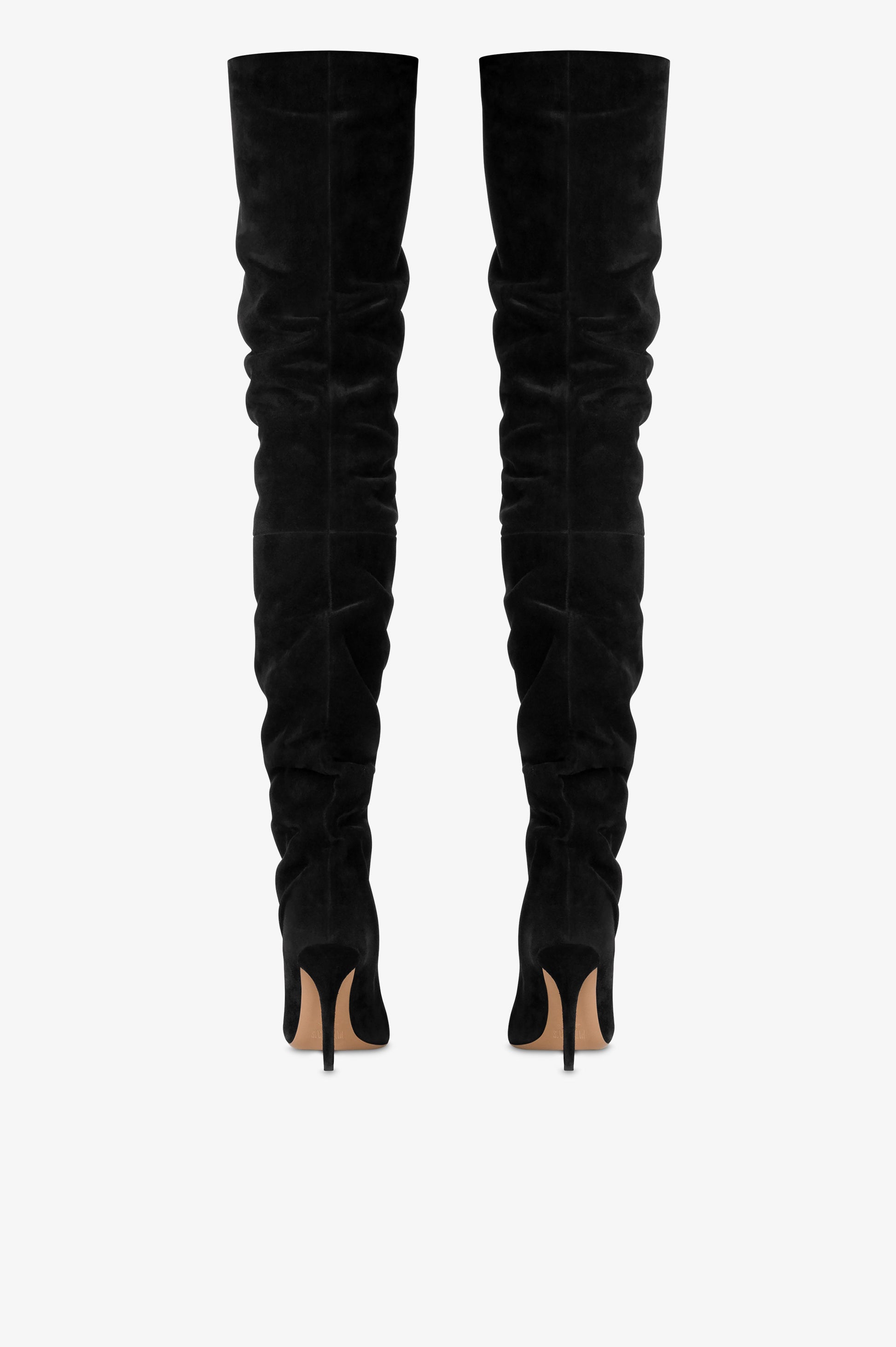 Kniehohe Stiefel aus schwarzem Wildleder.