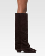 Fold-over boots in ebony calf suede leather.