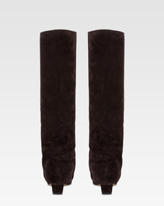 Fold-over boots in ebony calf suede leather.